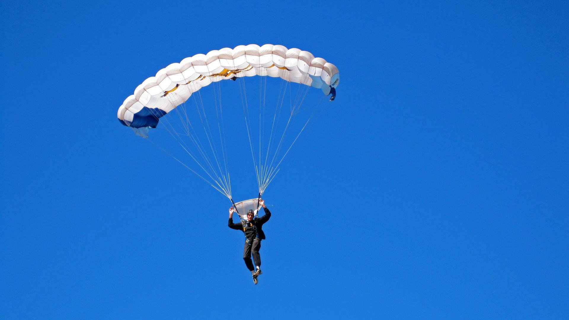 121-110！马刺终结火箭5连胜 杜兰特8失误 乌度卡用人问题大，马刺与火箭